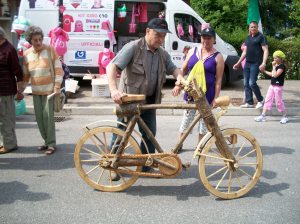 this ingenious wooden bike garnered a lot of well-deserved attention